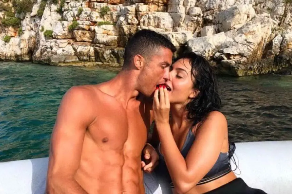 Ronaldo con la sua Georgina in Grecia