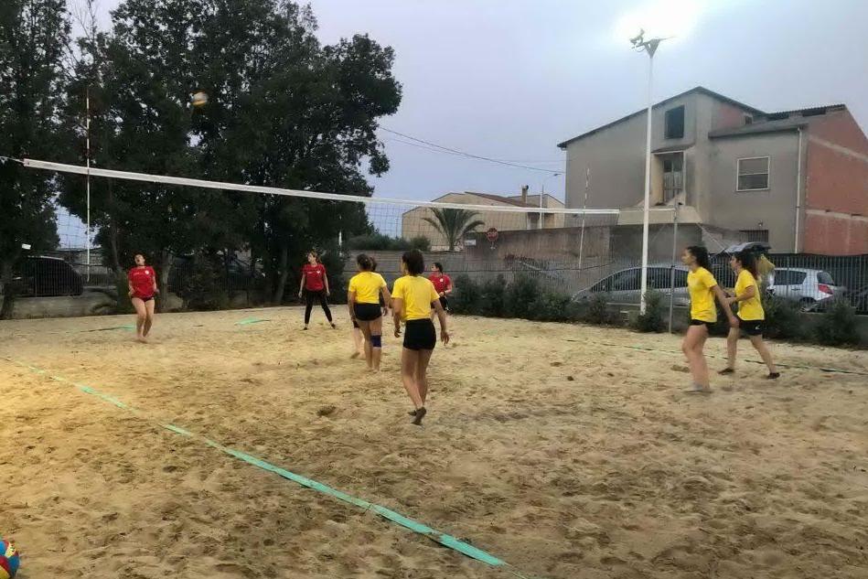 Una partita di beach volley a Decimoputzu