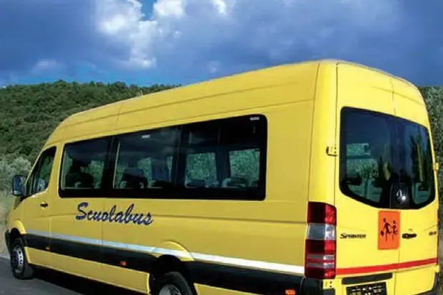 Uno scuolabus (Archivio L'Unione Sarda)