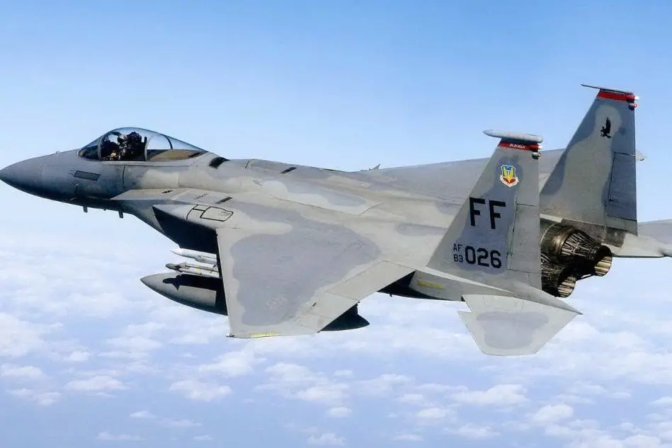 Un F-15 americano (foto @USAirForce)