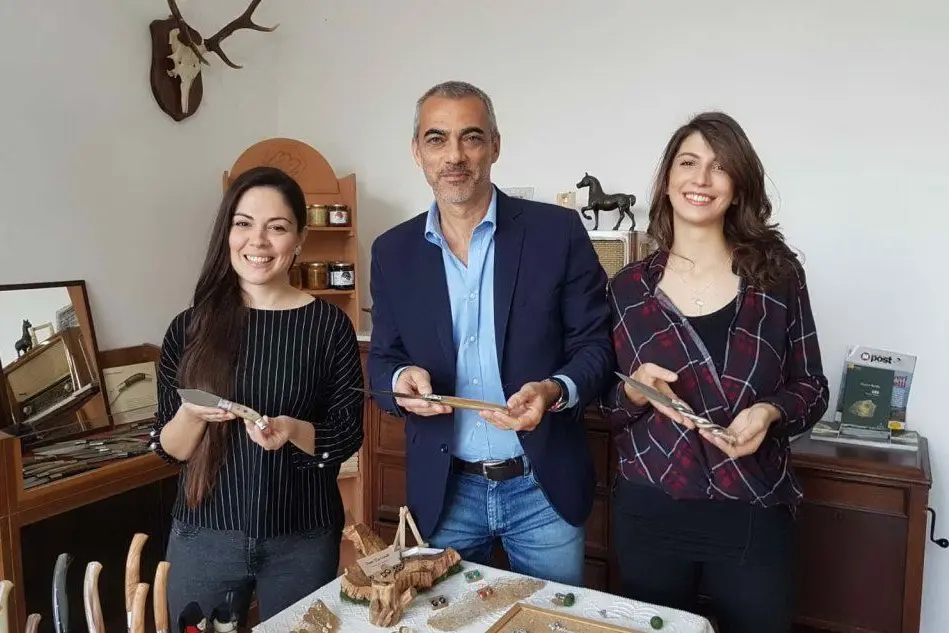 Emanuele Dessì con Giulia Pusceddu (a destra) e Monica Secchi