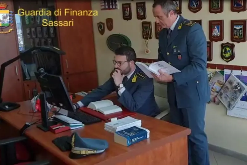 La Guardia di finanza di Alghero (foto @GdF)
