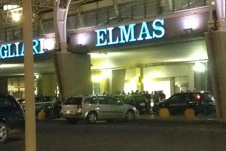I passeggeri del volo Alitalia delle 21 e 50 sono arrivati a Elmas con cinque ore di ritardo