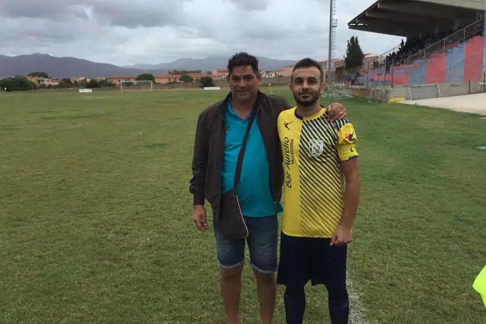 Il presidente del Valledoria Danilo Stangoni col capitano Auzzas