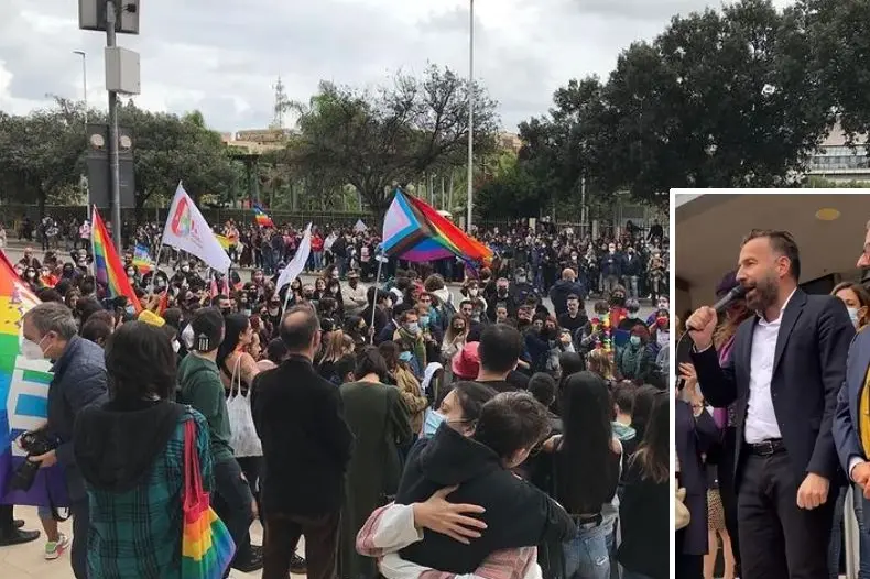 La manifestazione a Cagliari, nel riquadro Alessandro Zan (foto Instagram - Associazione Arc)