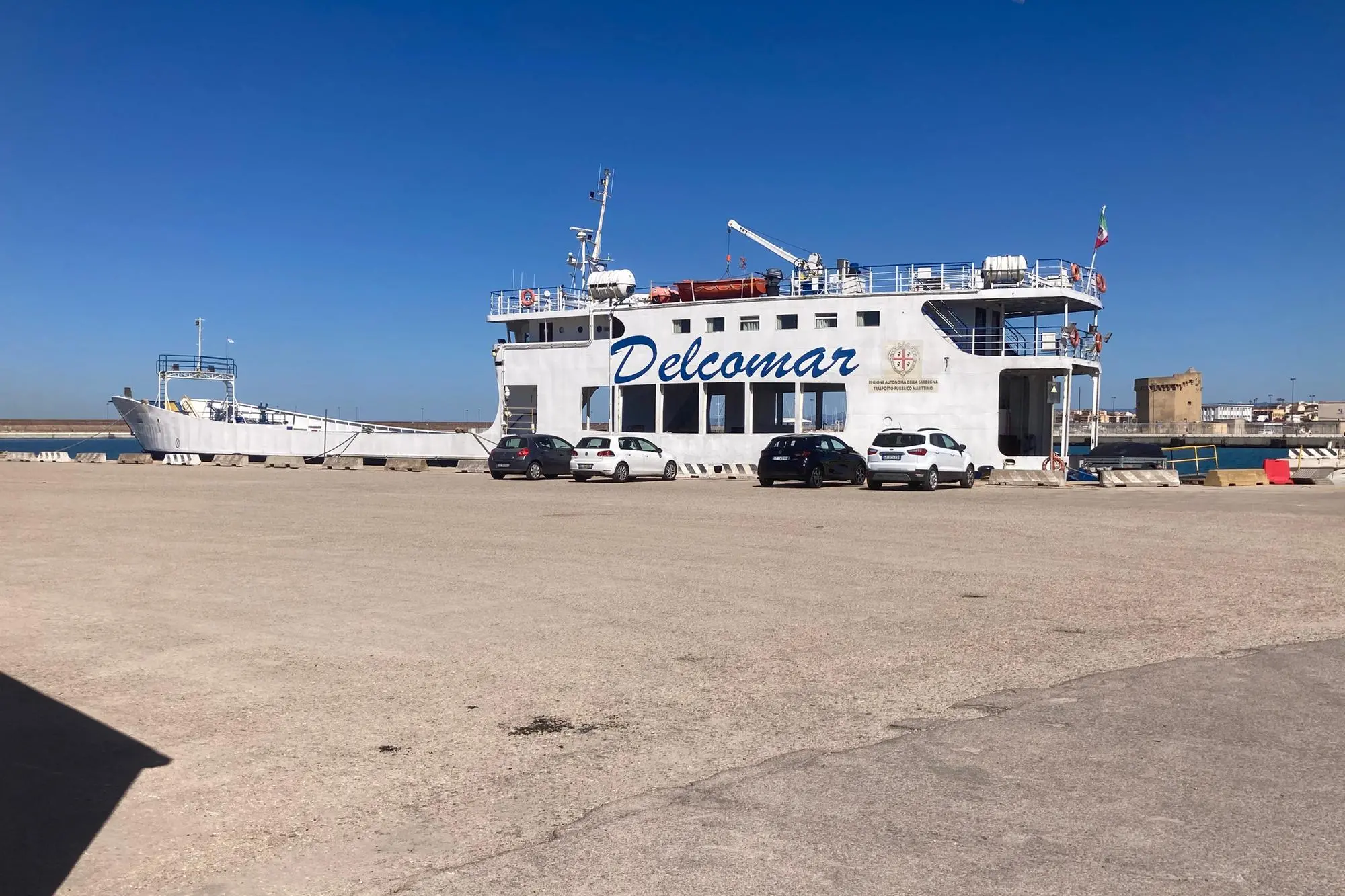 Traghetto Eolo per L'Asinara (foto Pala)
