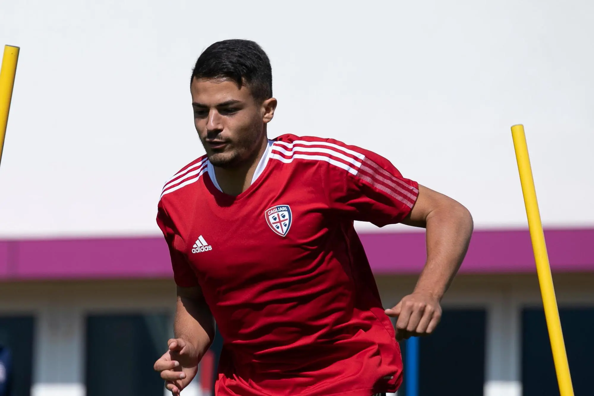 Andrea Carboni con la maglia del Cagliari (Archivio)