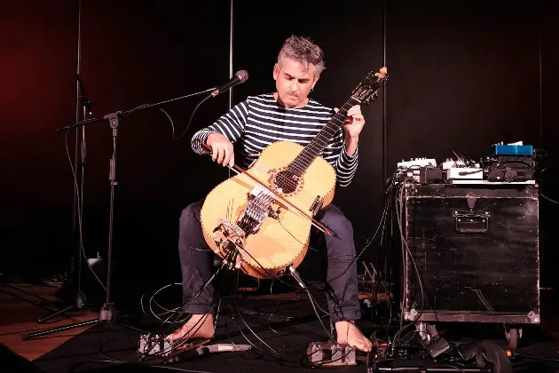 L'artista Paolo Angeli