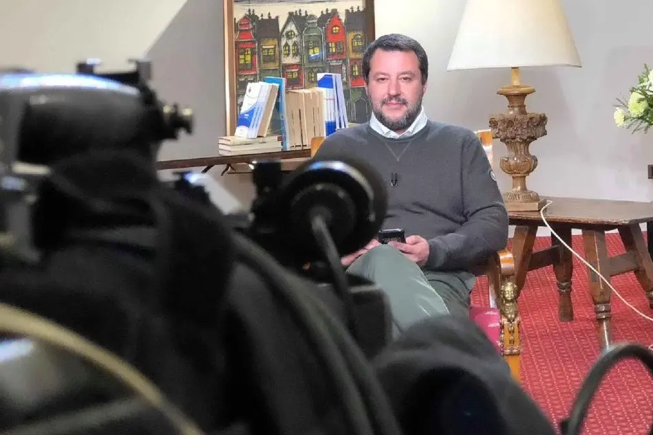 Matteo Salvini ripreso da una telecamera (Ansa)