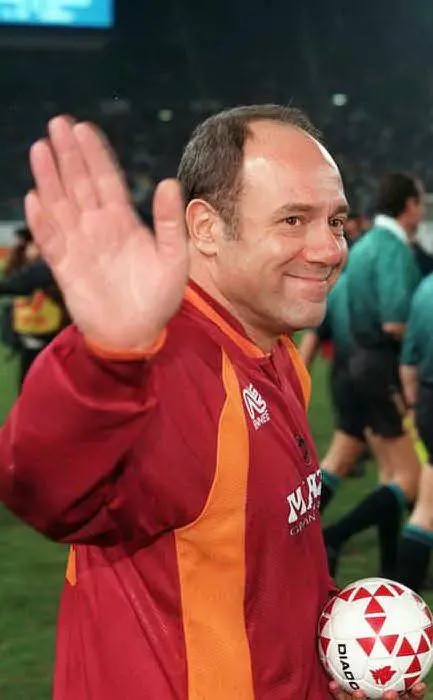 E' un appassionato tifoso della Roma