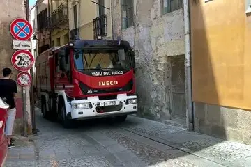 Cagliari, allarme incendio in un'abitazione: l'intervento dei vigili del fuoco