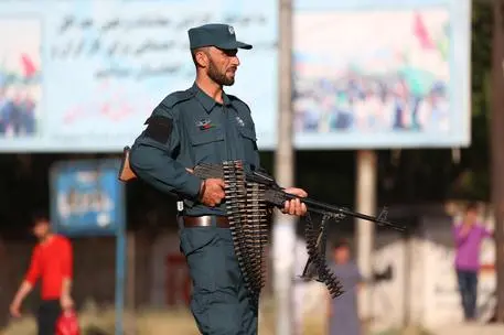 Poliziotto afghano (Ansa)