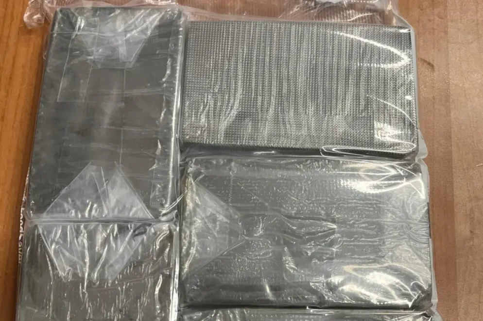 Droga trovata nel pacco a Sindia (foto concessa)