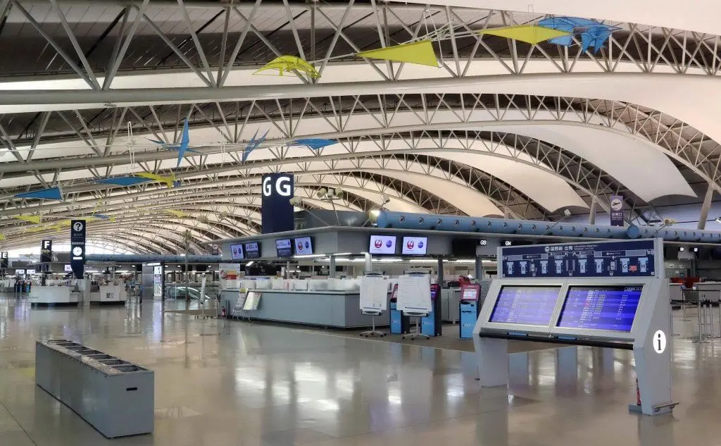 Chiuso l'aeroporto di Kansai vicino a Osaka