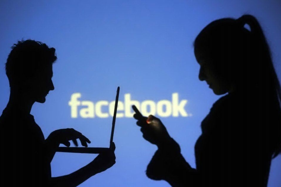 Facebook, la novità sui video che parte dall'Italia: ecco cosa cambia