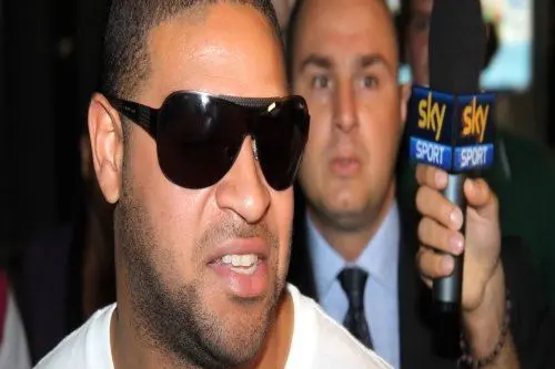 Adriano: E' sbarcato  a Roma visibilmente in sovrappeso
