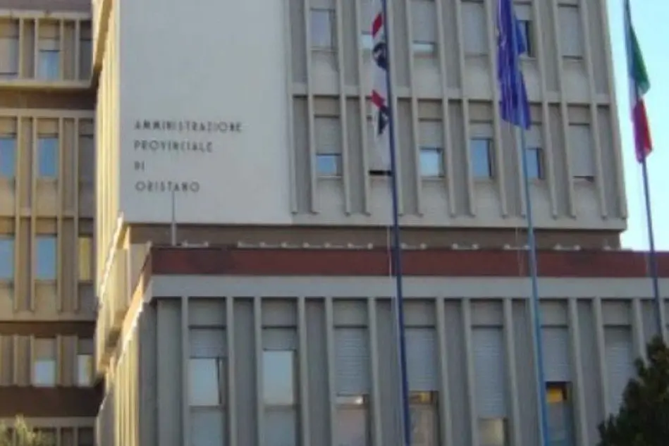 La sede della provincia (foto L'Unione Sarda - Sanna)