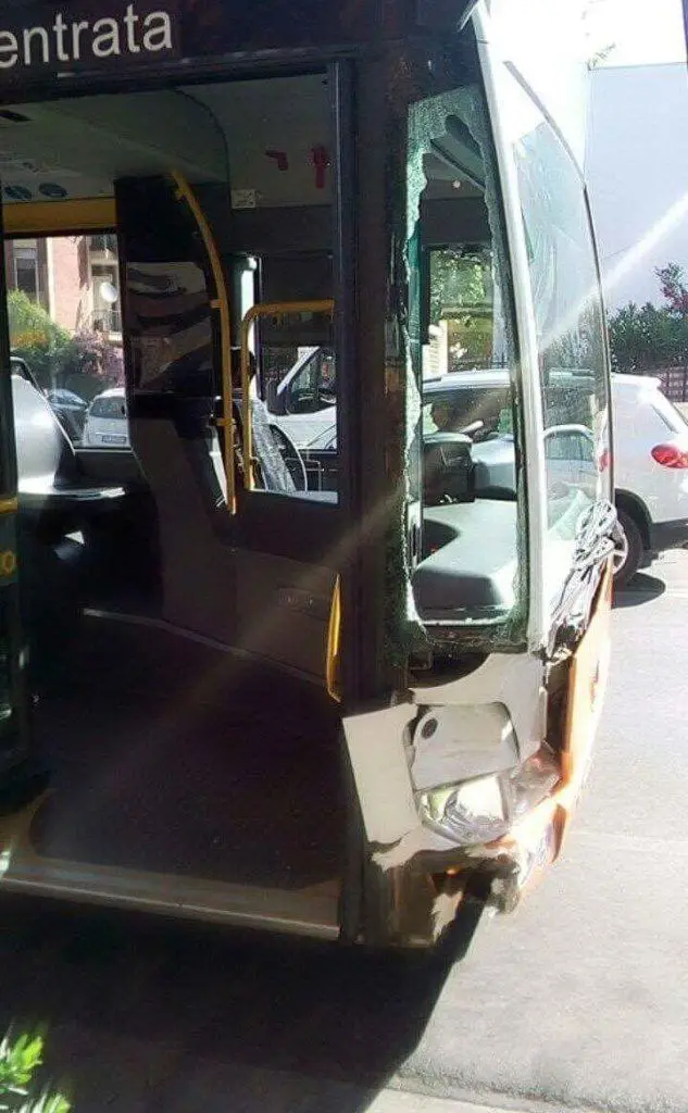 Il bus coinvolto nell'incidente