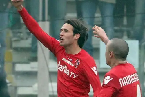 Acquafresca esulta dopo avere realizzato il gol dell'1-0