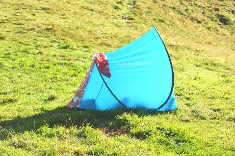 La tenda in cui il bambino è stato trovato morto