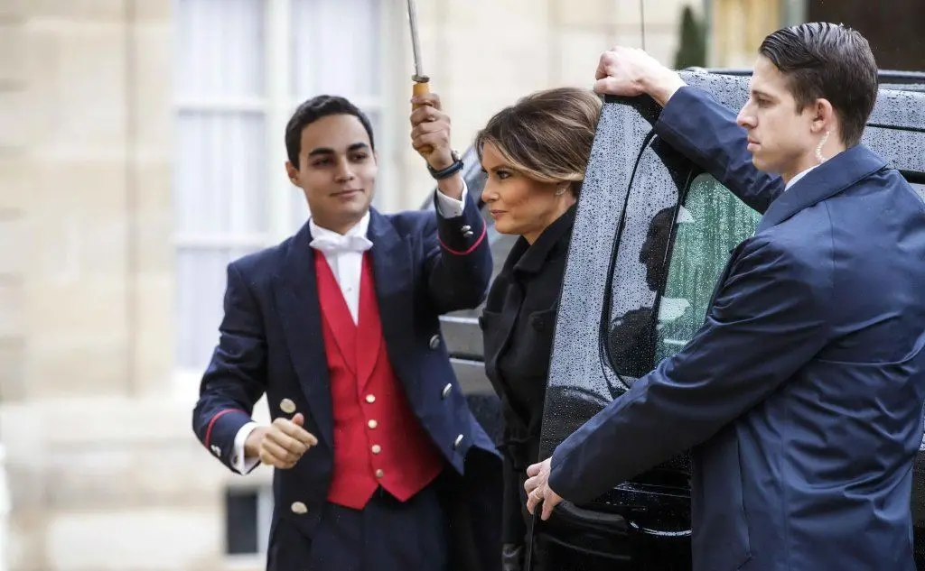 Melania è arrivata a Parigi assieme al marito Donald, impegnato in un vertice con Emmanuel Macron