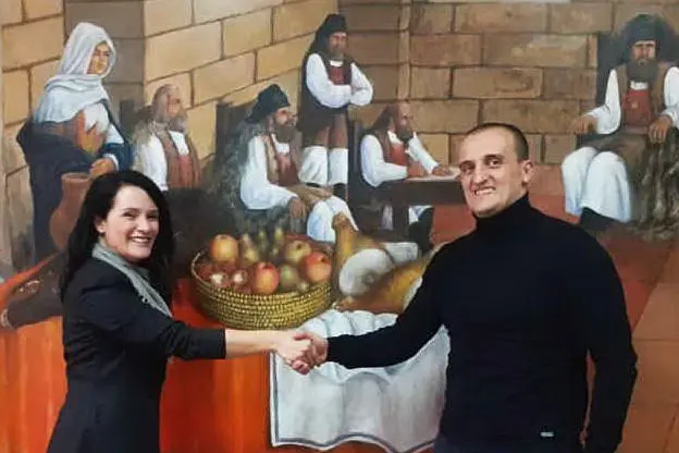 Veronica Matta e il sindaco Efisio Arbau (foto Ena)