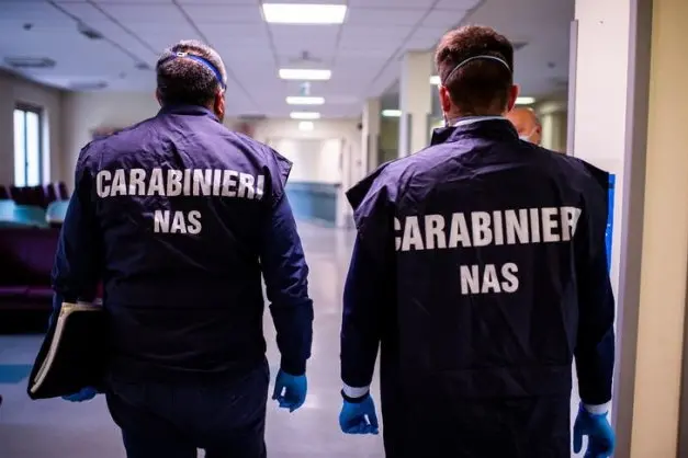 Due uomini del Nas (foto Carabinieri)