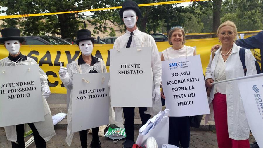 Dietrofront del Governo, salta la riforma dei medici di fami