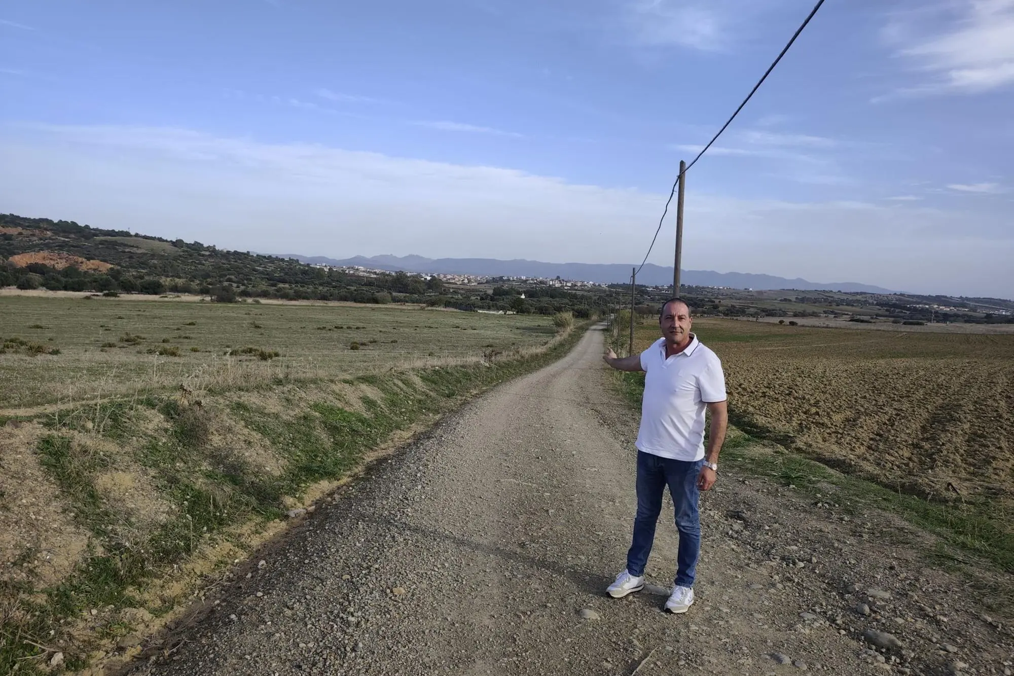 La strada e l'assessore Spina (foto Serreli)