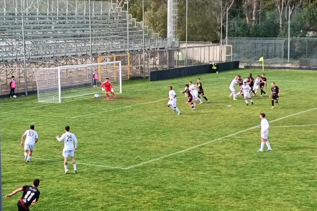 Un'immagine del derby Olbia-Budoni (foto Ilenia Giagnoni)