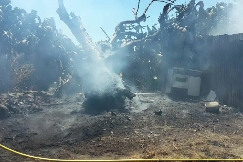 I resti dopo l'incendio