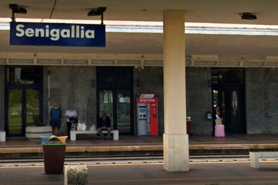 La stazione di Senigallia (foto Ansa)