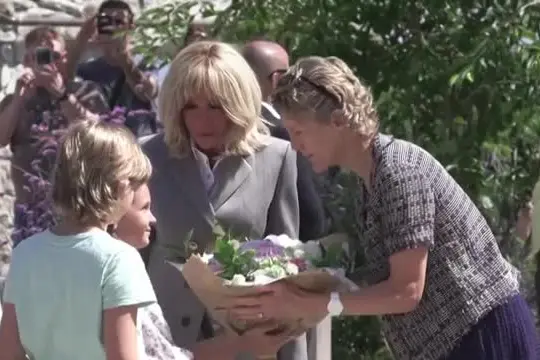 G7, Brigitte Macron porta i "consorti" dei leader in visita a Yvoire