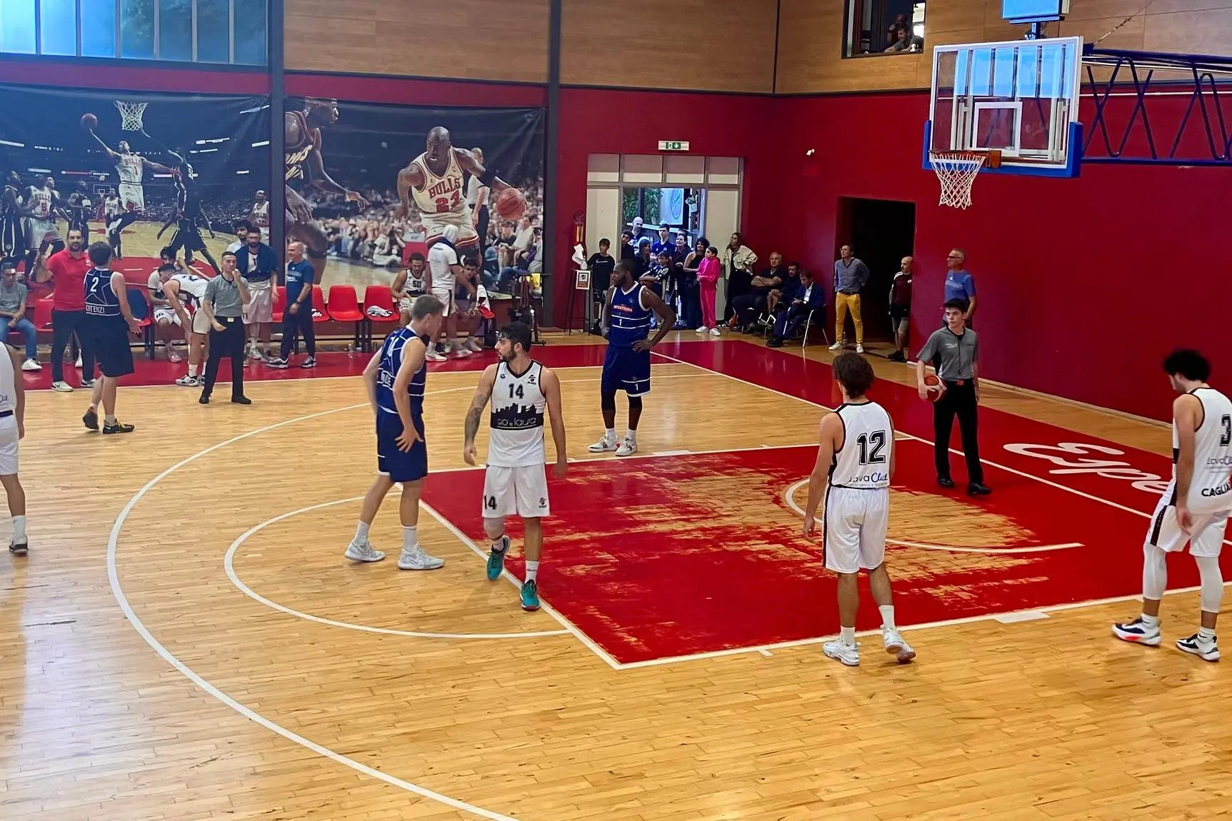 L’Esperia Cagliari sul parquet di via Pessagno (foto Vanna Chessa)
