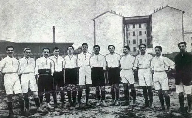 L'esordio assoluto della Nazionale in maglia bianca
