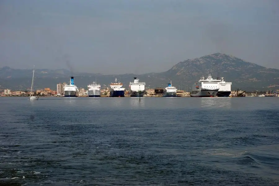 Navi al porto di Olbia (Archivio L'Unione Sarda)