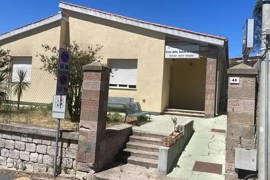 La casa della salute che ospita il medico di base (Foto Sara Pinna)