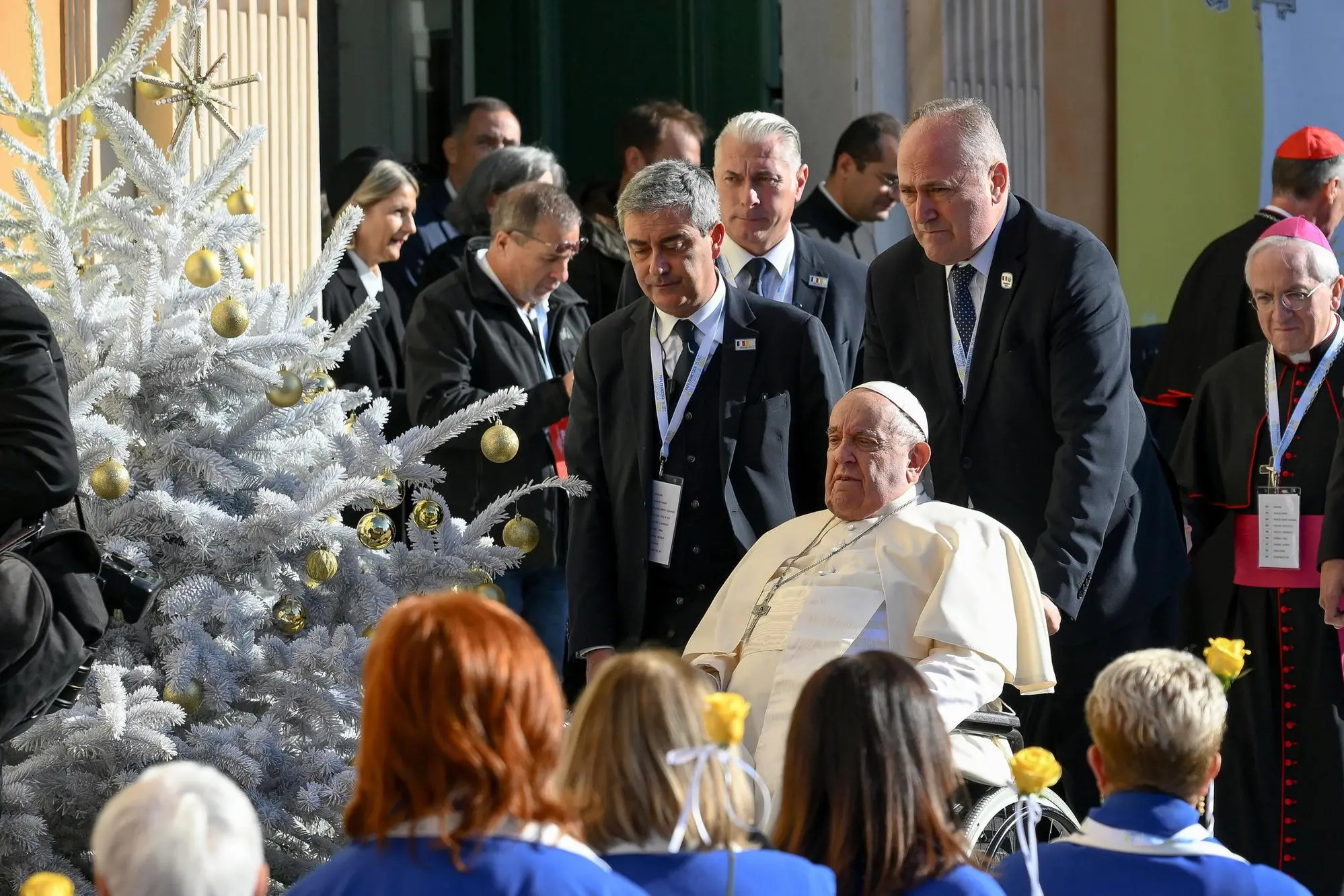 Papa Francesco in Corsica (Ansa)