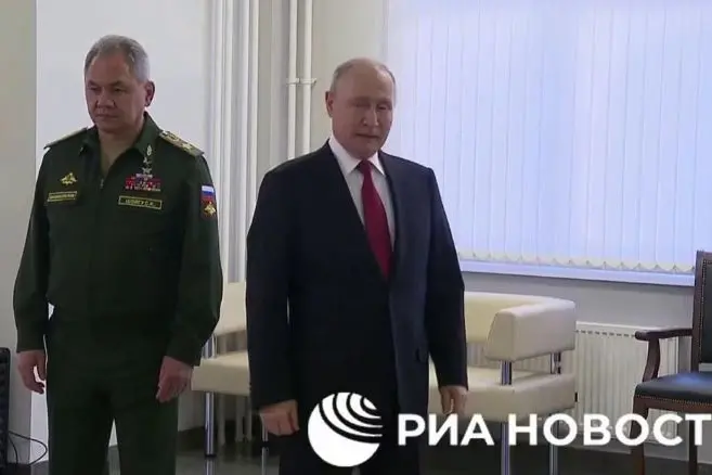 Путин игнорирует министра Шойгу (кадр видео)