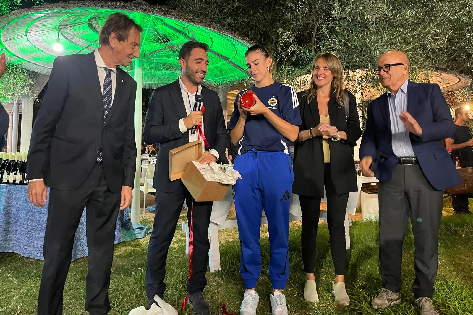 Alessia Orro mentre riceve il Premio Ussi Sardegna (foto Andrea Chiaramida)