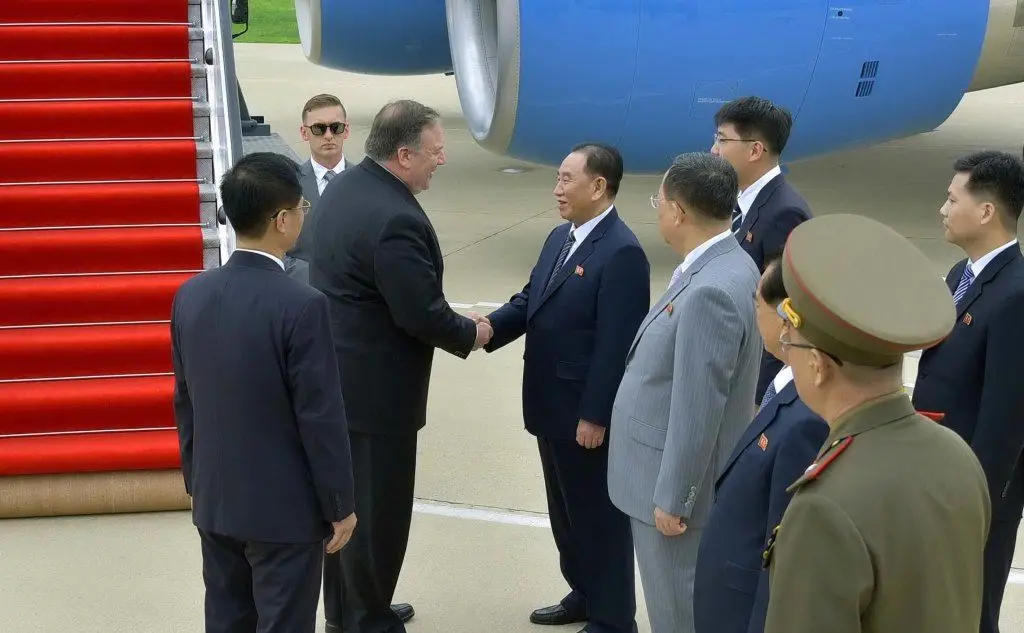 Il segretario di Stato americano Mike Pompeo e Yong-chol, braccio destro di Kim