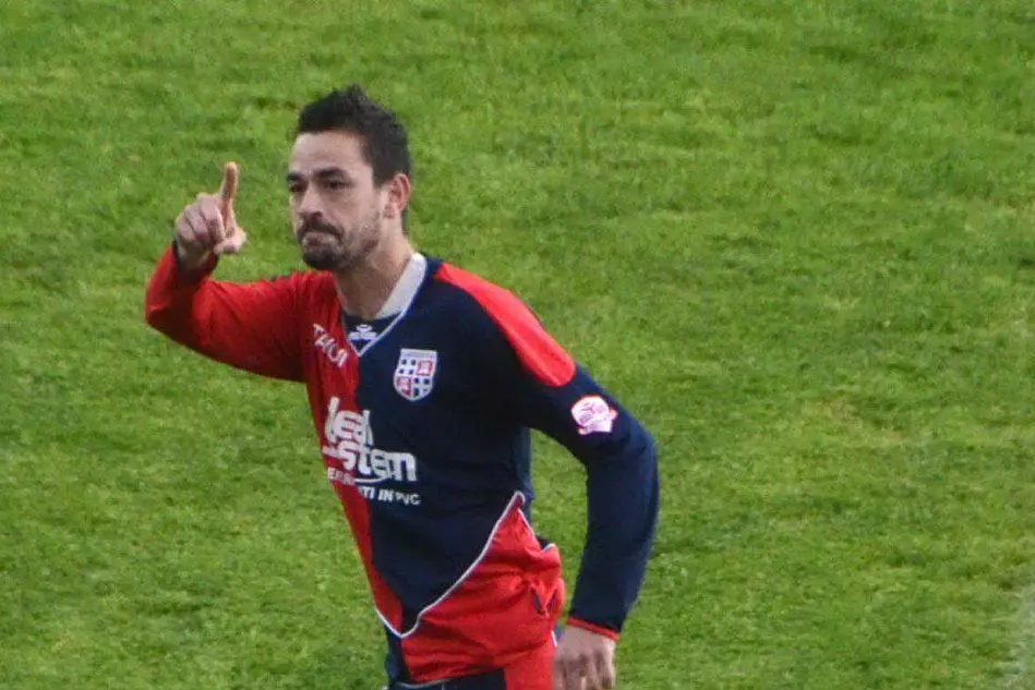 Giuseppe Meloni con la maglia della Torres nel 2013