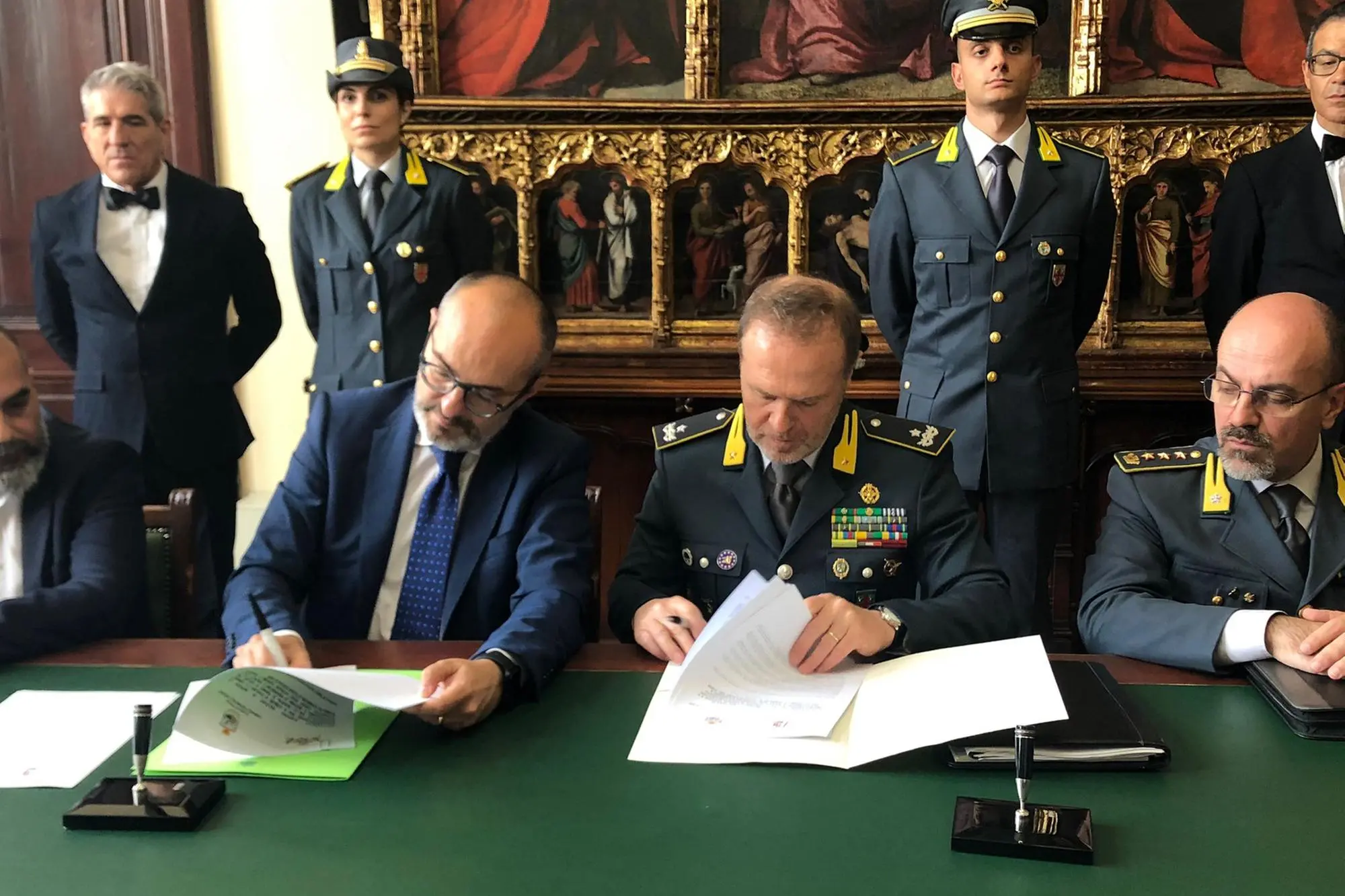 La firma dell'accordo di programma tra Comune e Guardia di Finanza (Foto: Marco Scano)
