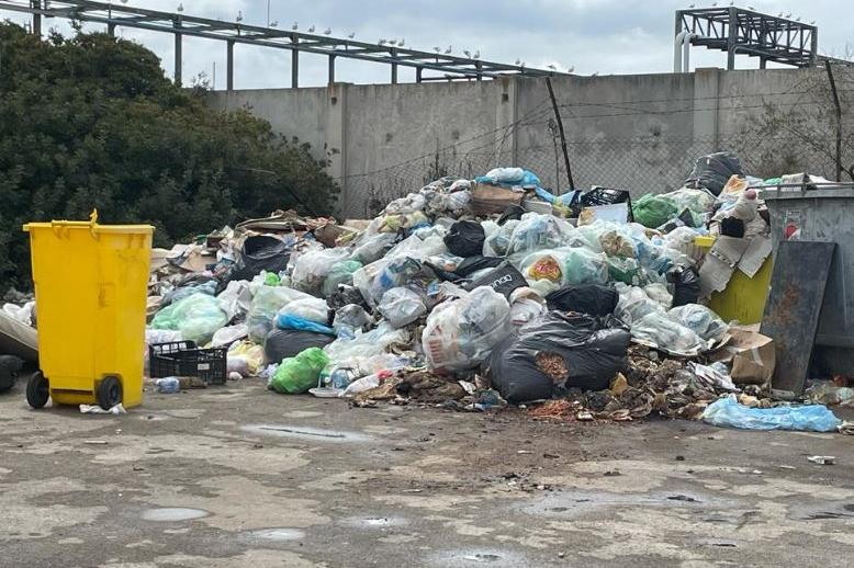 Porto Torres, incubo rifiuti: &quot;contratto ponte&quot; per impedire il caos