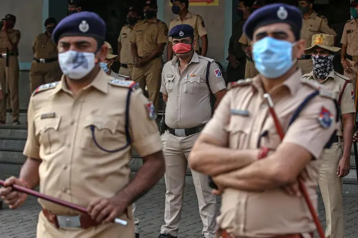 Polizia in India (Ansa - Epa)