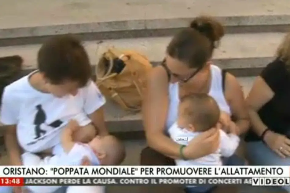 Donne in piazza Eleonora a Oristano