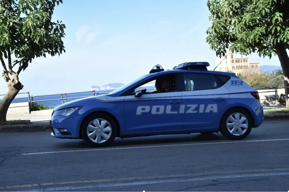 Un'auto della polizia