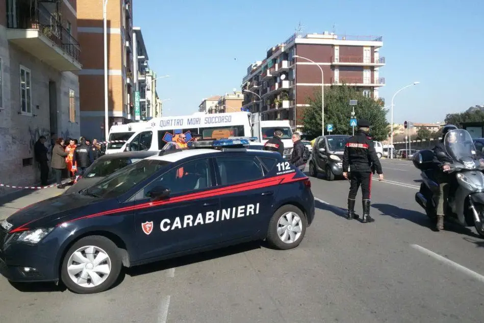 Il posto di blocco in via Campania