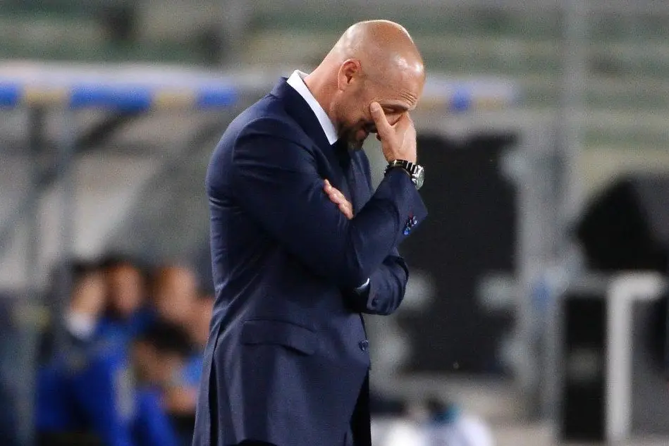 Lo sconforto di Gianluca Festa dopo la sconfitta col Chievo