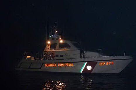 Imbarcazione affonda a Torre dei Corsari: un naufrago trovato dopo una notte di ricerche